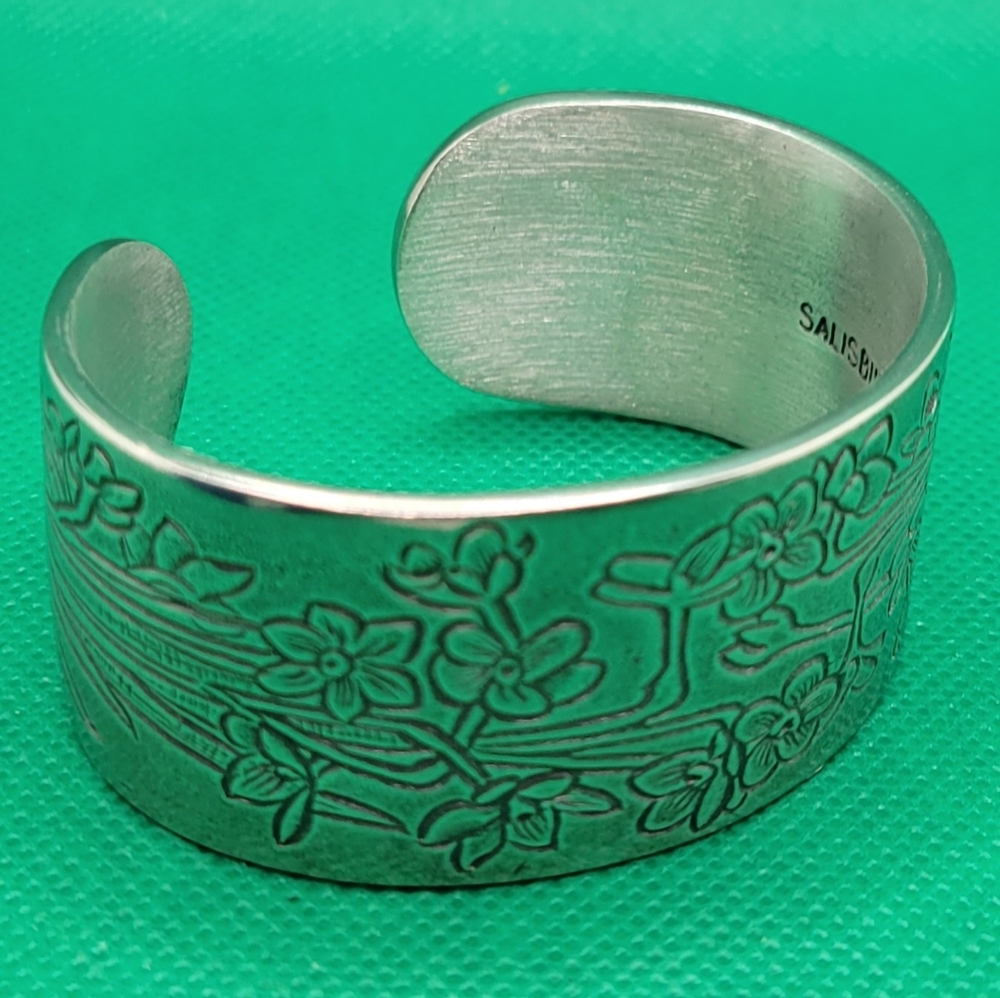 Salisbury Pewter Cuff Bracelet w/ Box December Flower Engraving USA Made (S2) - Picture 3 of 7